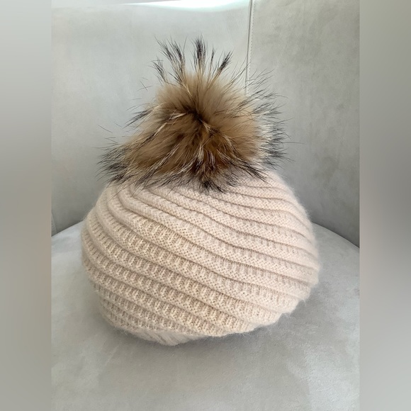 Pom Pom Hat - Picture 1 of 4
